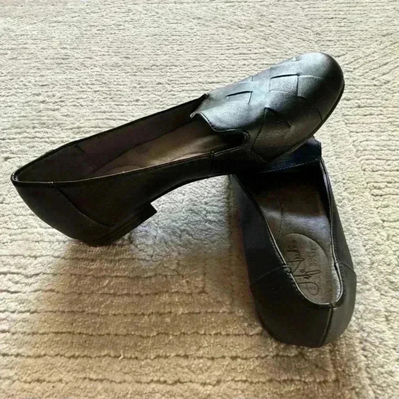 Life stride woman’s size 7 black loafers - Picture 7 of 8